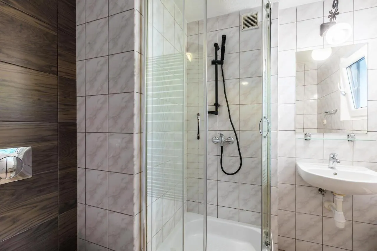 Willa Bialy Domek - 600M Krupowki Zakopane Bed & Breakfast