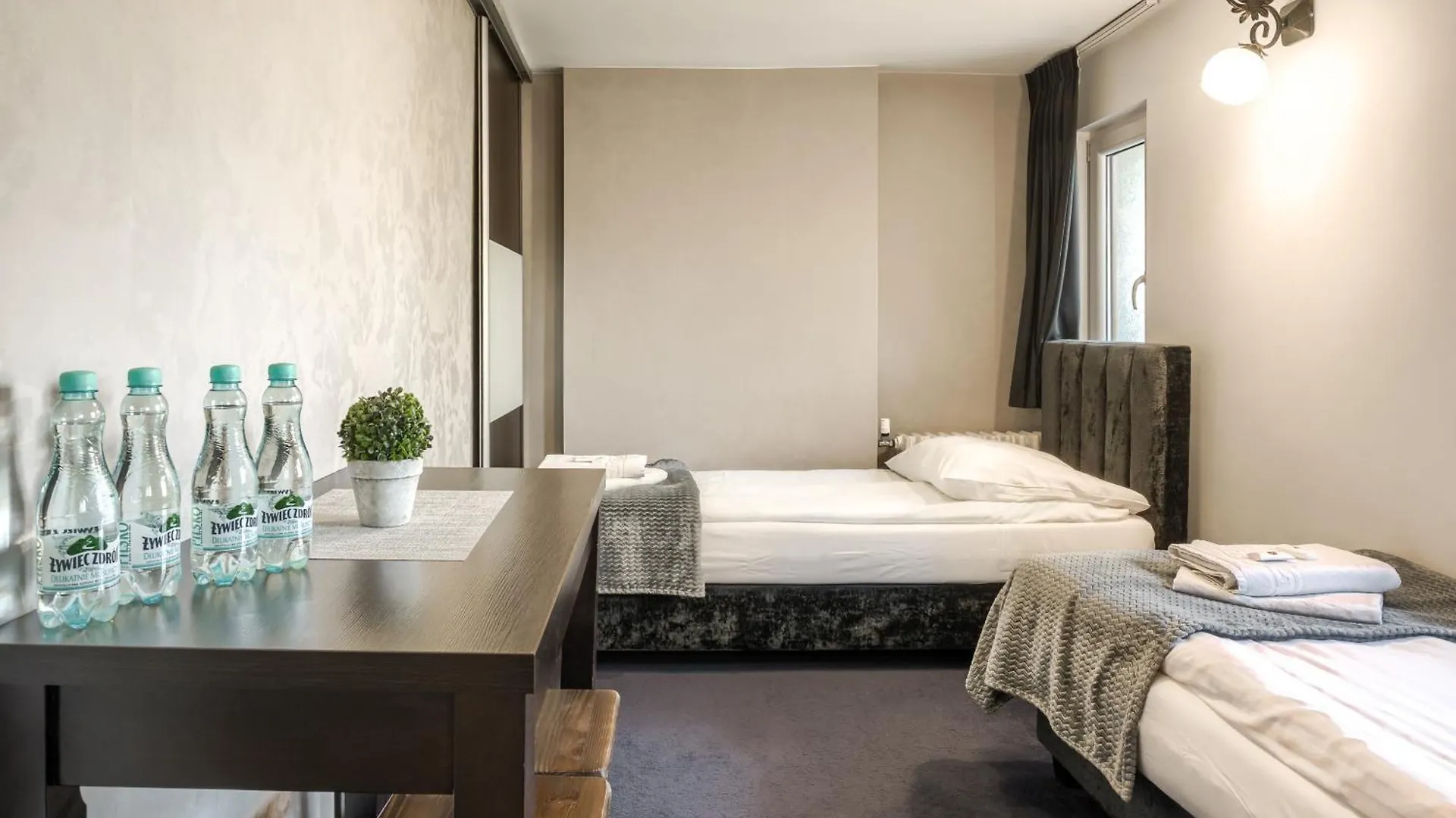 Willa Bialy Domek - 600M Krupowki Zakopane Bed & Breakfast