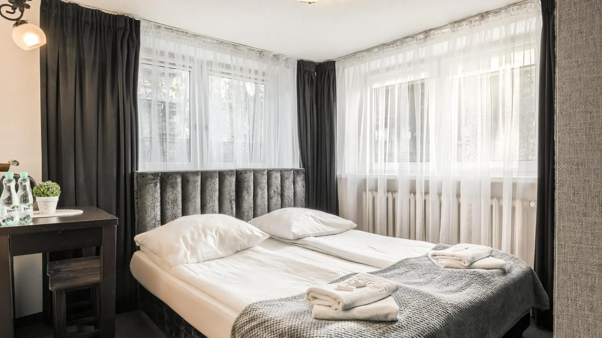 Willa Bialy Domek - 600M Krupowki Zakopane Bed & Breakfast