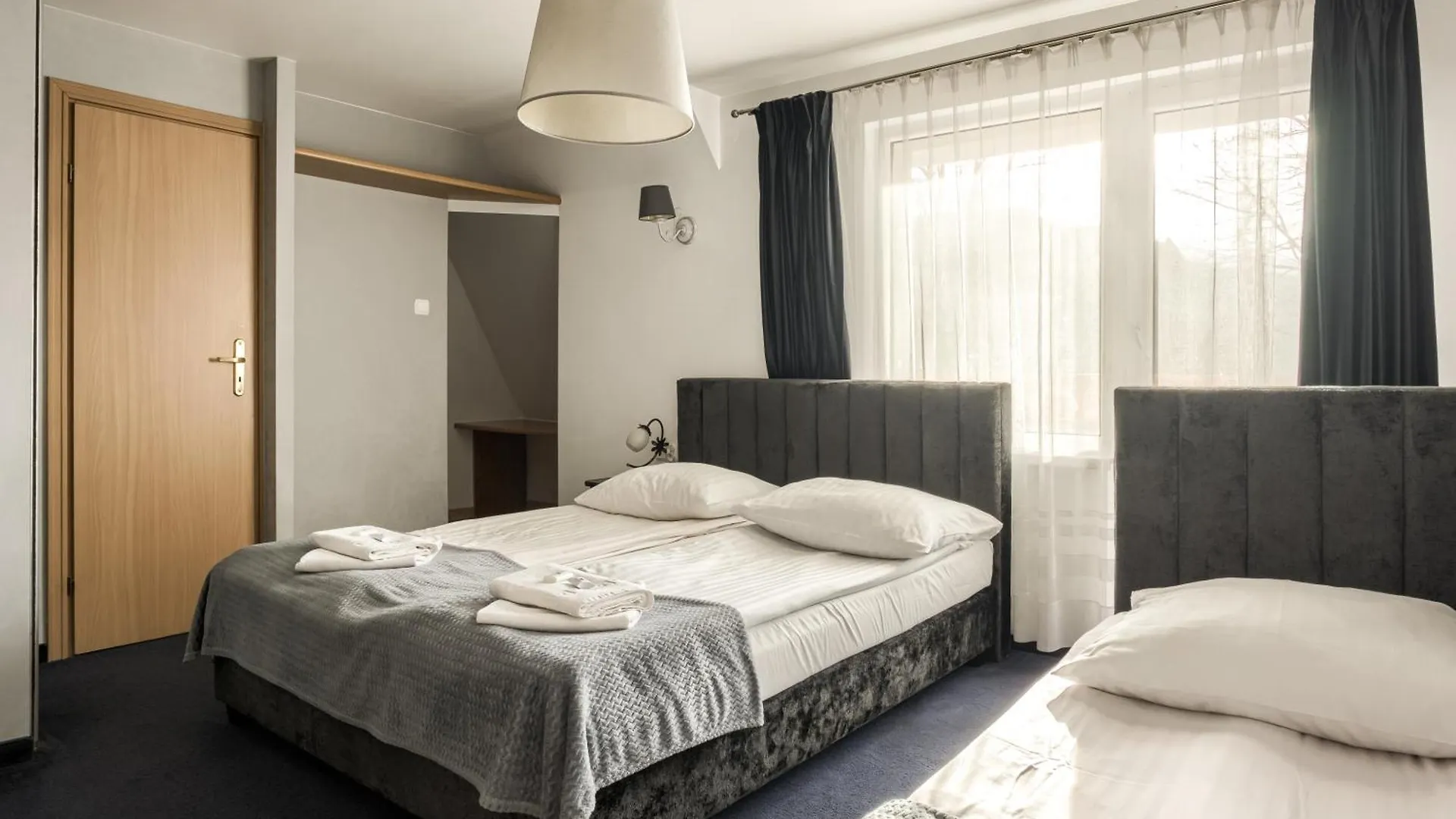 Willa Bialy Domek - 600M Krupowki Zakopane Bed & Breakfast